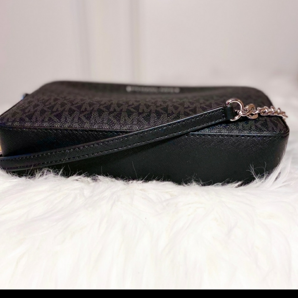 Michael Kors purse - Picture 6 of 8